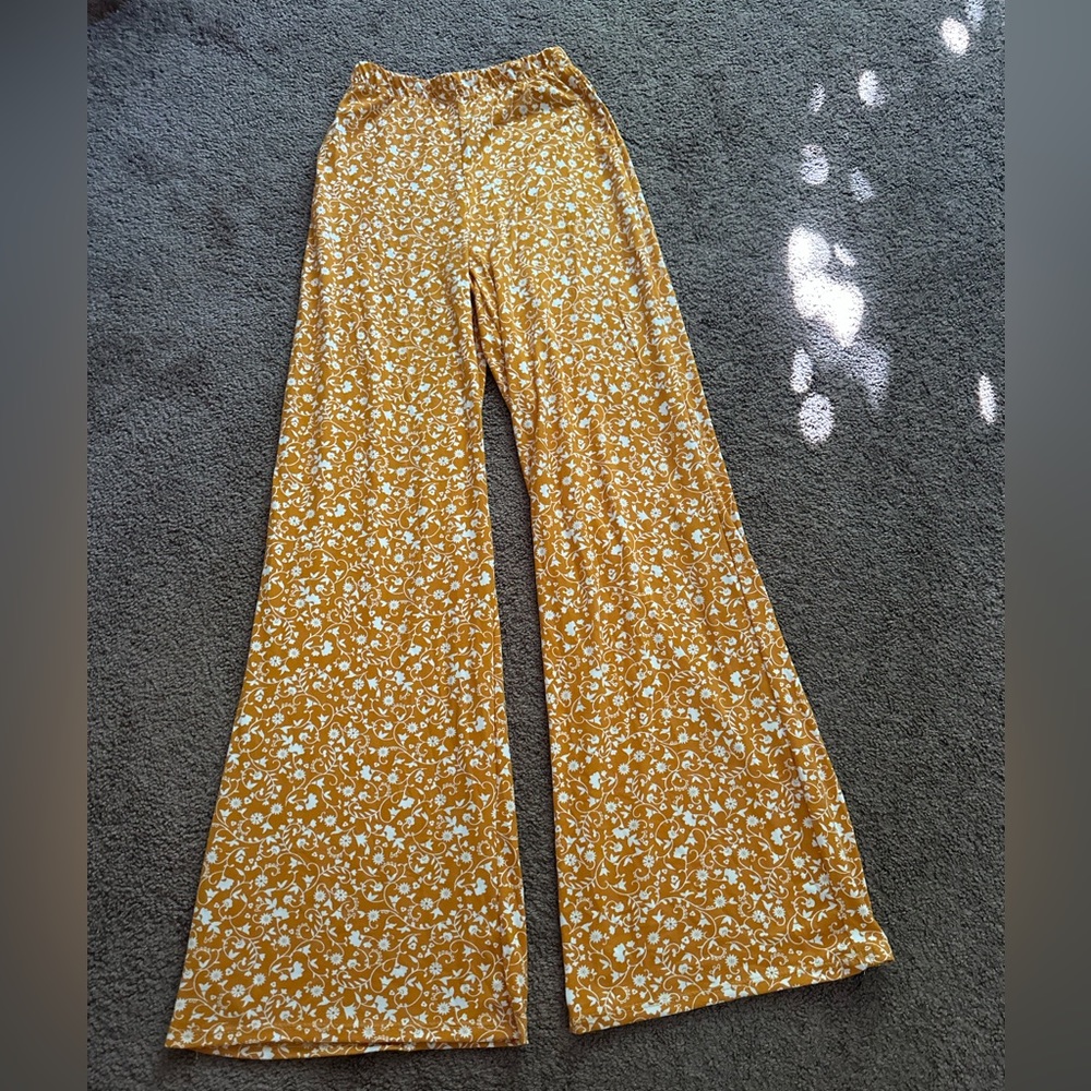Windsor flared leggings 🌼